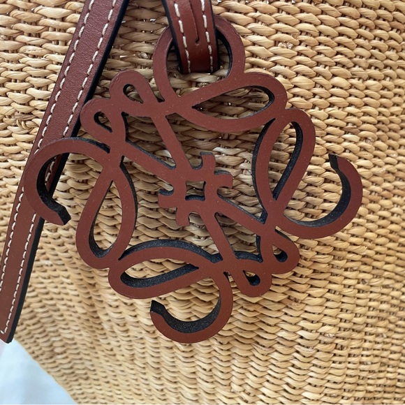 Loewe Shell Rafia Tote Bag - Picture 8 of 10